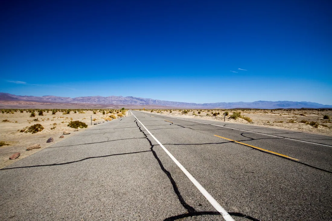 Wüstenstraße im Südwesten der USA